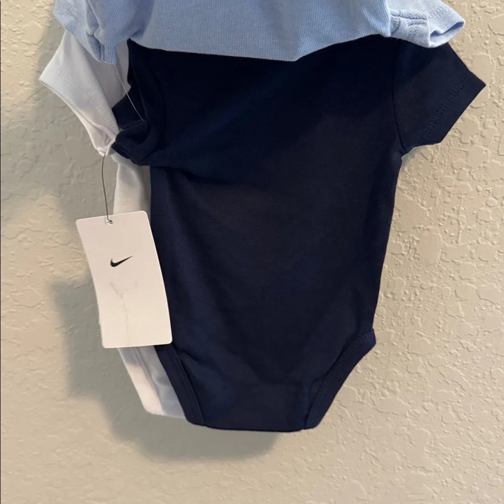 Nike Infant Bodysuit 3 Pack - Picture 3 of 4